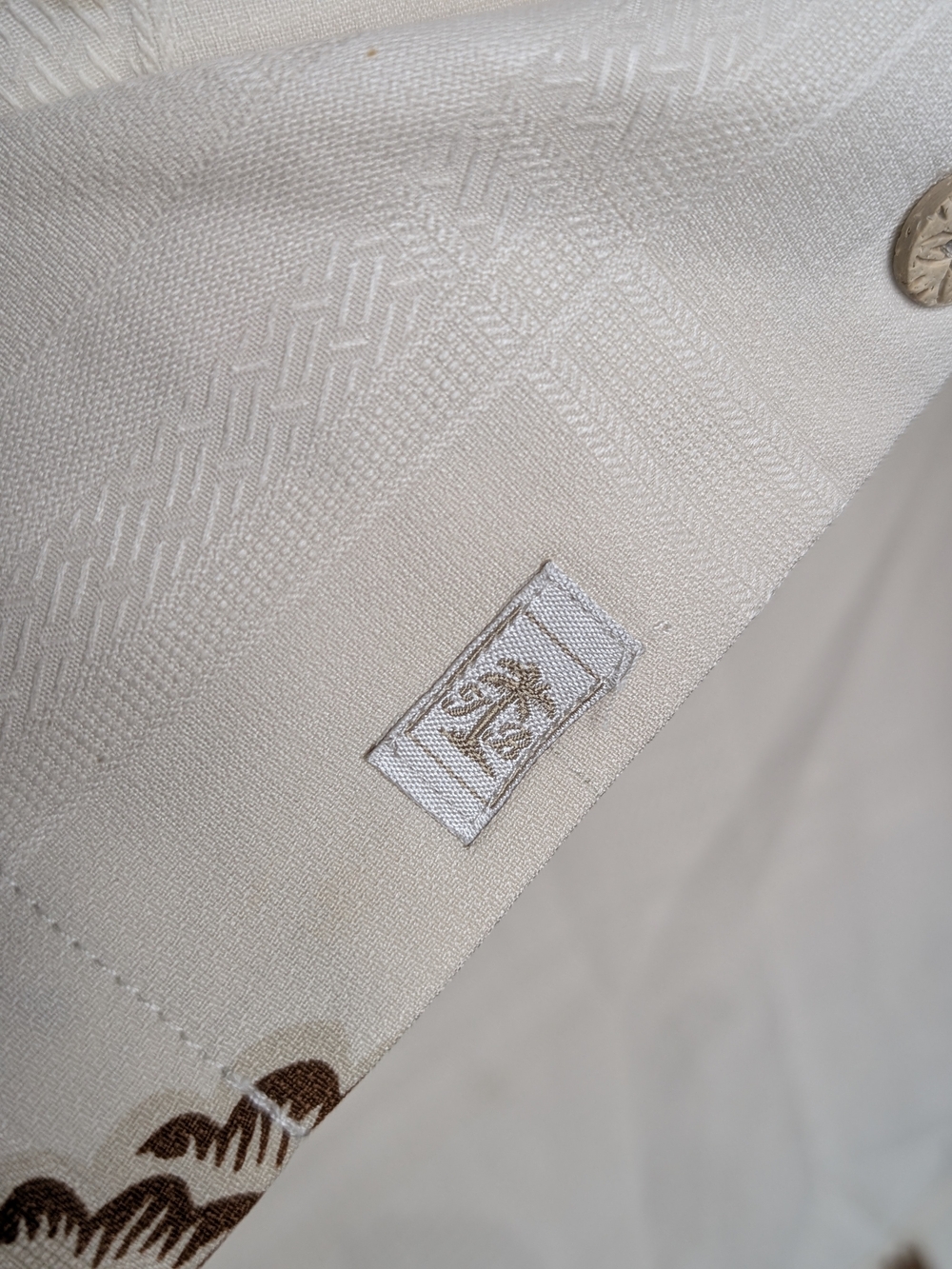 Tommy Bahama Men's XXL 100% Silk Floral Hawaiian Camp Shirt Neutral - Picture 8 of 14